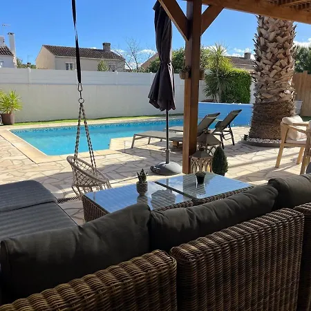 Villa Elegante Avec Piscine A 10mn De La